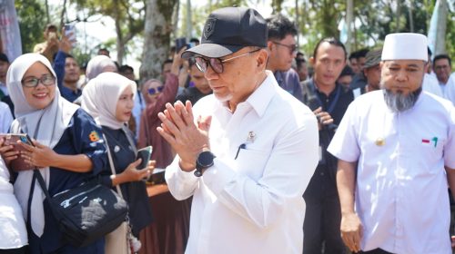 **Pastikan Swasembada Pangan Berjalan Optimal, Menko Pangan Ajak Cintai Petani**